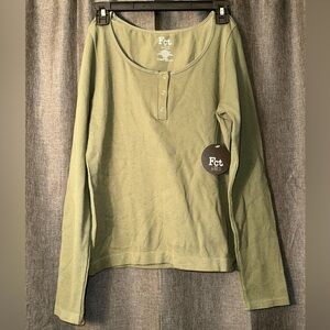 Scoop neck long sleeve woman’s top